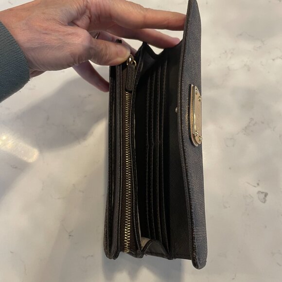 Michael Kors est 1981 Monogram Signature Wallet Brown + Gold Hardware Sz OS - Picture 7 of 11